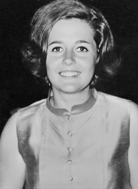 Black and White Vintage headshot from the 60s, young woman looking at the camera stock photo