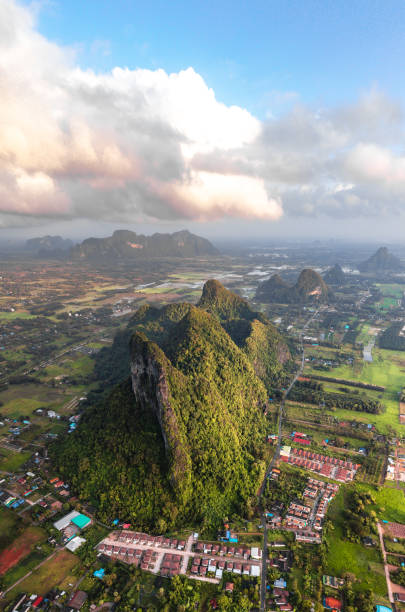 Khao Ok Thalu Khuha Sawan mountain in Phattalung, Thailand Khao Ok Thalu Khuha Sawan mountain in Phattalung, Thailand, south east asia phatthalung province stock pictures, royalty-free photos & images