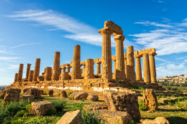 el templo griego - greek culture agrigento landscape colonnade fotografías e imágenes de stock