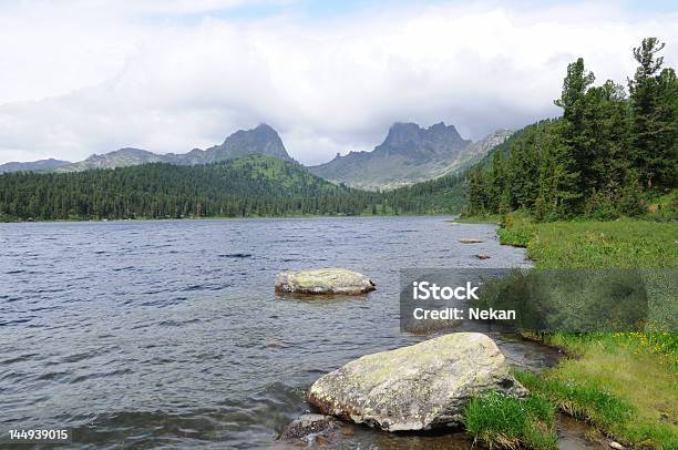 Lago Di Montagna - Fotografie stock e altre immagini di Acqua - Acqua, Ambientazione esterna, Bellezza naturale