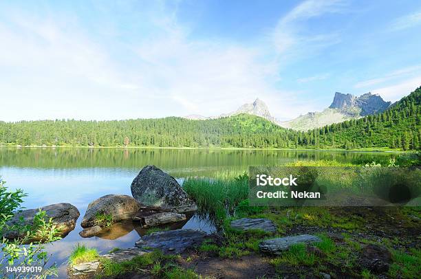 Lago De Montaña En El Parque Nacional De Ergaki Rusia Foto de stock y más banco de imágenes de Agua
