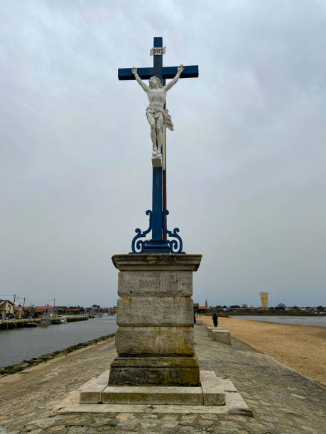 istock Dyke cross in Les Landes 1449395218