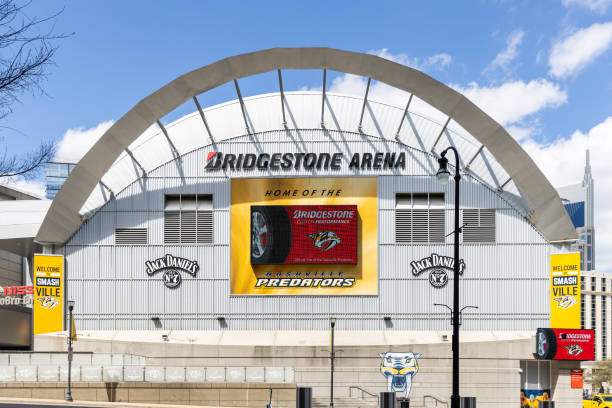 bridgestone arena em nashville, tn. - sports venue - fotografias e filmes do acervo