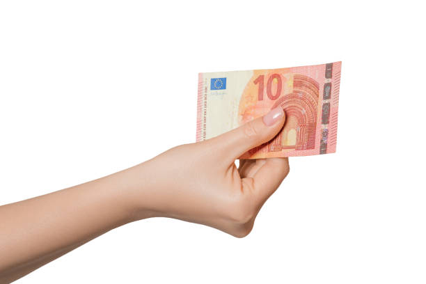 10-euro-banknote in weiblicher hand, isoliert - zehneuroschein stock-fotos und bilder