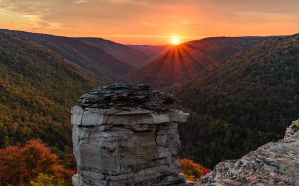 istock Mesmerizing view of a beautiful mountainous landscape during sunset 1449406484