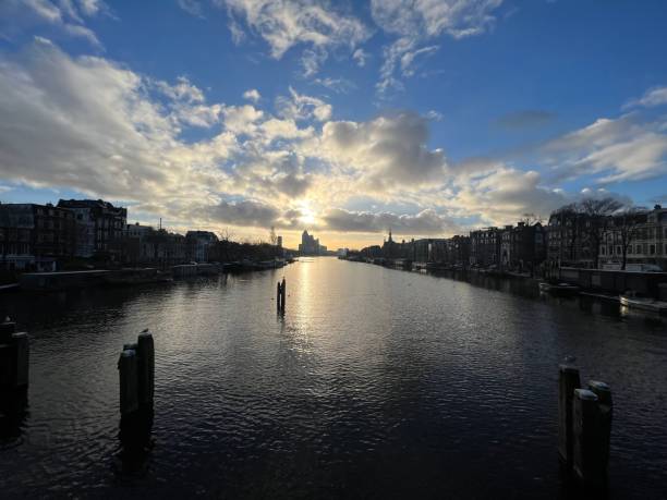istock Winter morning Amsterdam Amstel 1449432085