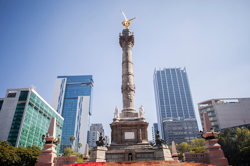 The Independence Monument or Independence Column is an honorary column located in Mexico City, in the traffic circle located at the confluence of the Paseo de la Reforma Avenue, was inaugurated in 1910, Architect Antonio Rivas Mercado