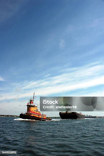 Schlepper Ziehen Lastkahn Stockfoto und mehr Bilder von Fotografie - Fotografie, Fracht, Geschäftsleben