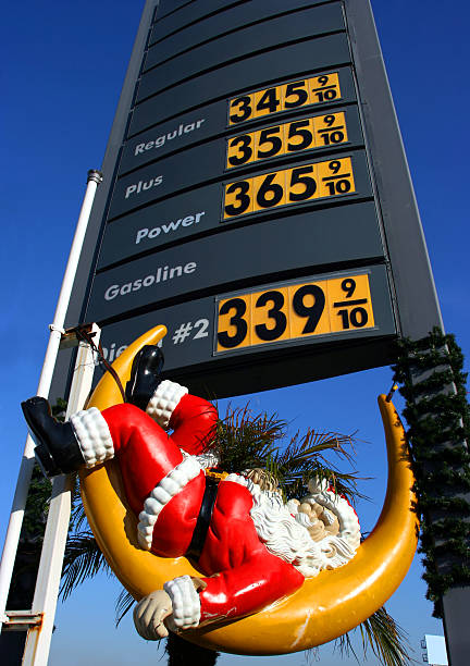 рождественский подарок - gas fuel pump labeling fuel and power generation стоковые фото и изображения