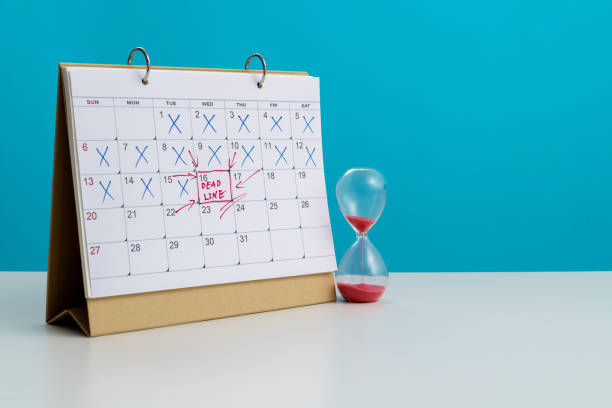 istock Calendar number 16 with word deadline 1449518889