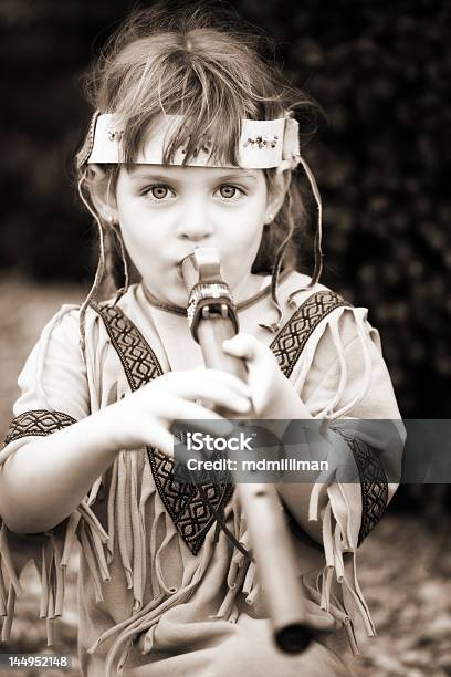 Pequeno Indiano Flauta Jogador - Fotografias de stock e mais imagens de Criança - Criança, Cultura Tribal da América do Norte, Máscara - Vestir-se
