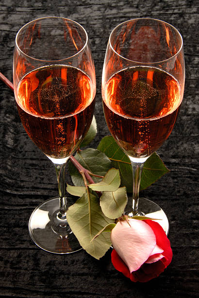 rosa con champán y rosas - velvet rose flower thorn fotografías e imágenes de stock