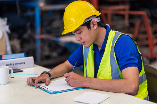 Engineers or technicians are inspecting auto parts in warehouses and factories.