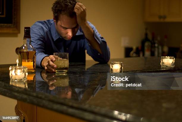 Trinken Es Erneut Stockfoto und mehr Bilder von Männer - Männer, Nur Männer, Alkoholisches Getränk