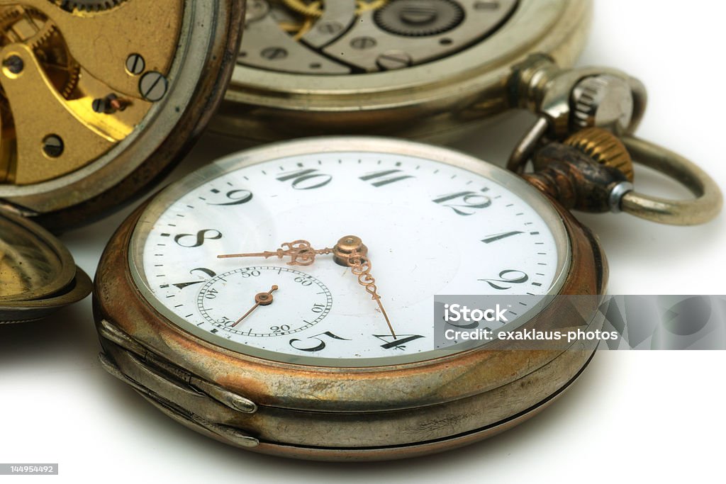 Szczegóły stary zegarki kieszonkowe - Zbiór zdjęć royalty-free (12-ta Godzina)