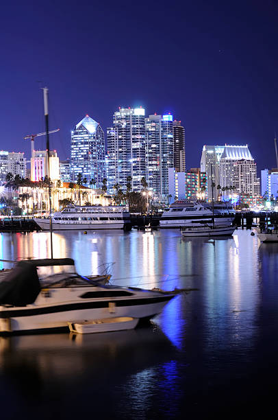 гавань ночью в сан-диего - night downtown district north america san diego california стоковые фото и изображения