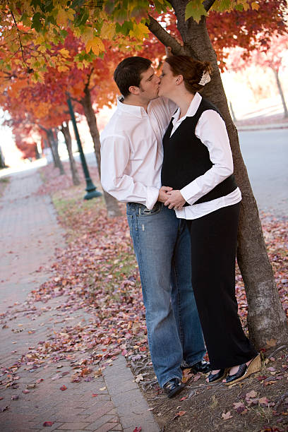 całować na jesień dzień - animal uterus zdjęcia i obrazy z banku zdjęć