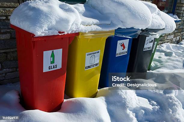 Save The World La Contaminación Contenedor De Reciclaje Foto de stock y más banco de imágenes de Obediente