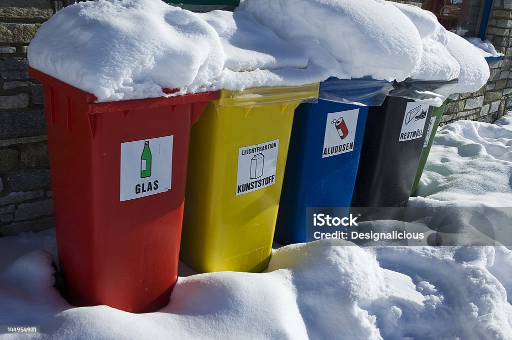 Enregistrer le monde ne la pollution poubelle de recyclage - Photo de Obéissance libre de droits