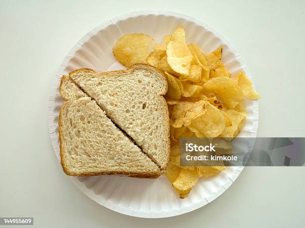 Sandwich Mit Pommes Frites Stockfoto und mehr Bilder von Pappteller - Pappteller, Sandwich, Braun