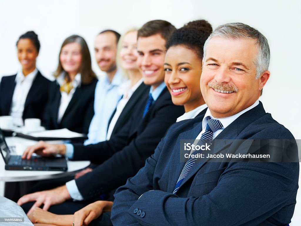 ビジネスの人々は笑顔でのミーティング - スーツのロイヤリティフリーストックフォト
