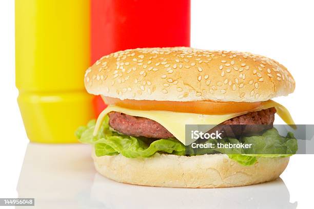 Cheeseburger Com Mostarda E Molho De Tomate - Fotografias de stock e mais imagens de Alface - Alface, Alimentação Não-saudável, Alimentação Saudável