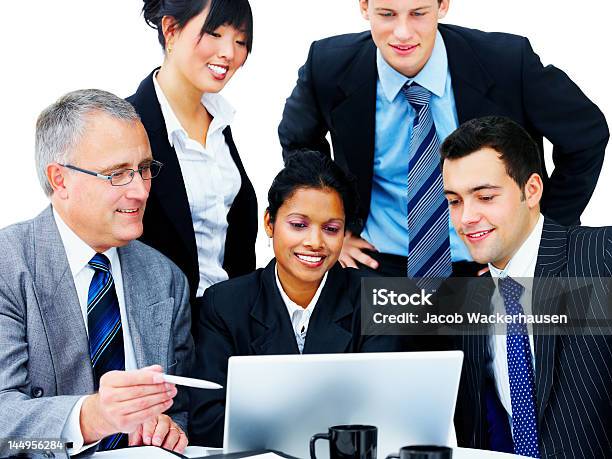 Closeup De Pessoas De Negócios A Discutir Em Uma Reunião - Fotografias de stock e mais imagens de Apontar - Sinal Manual