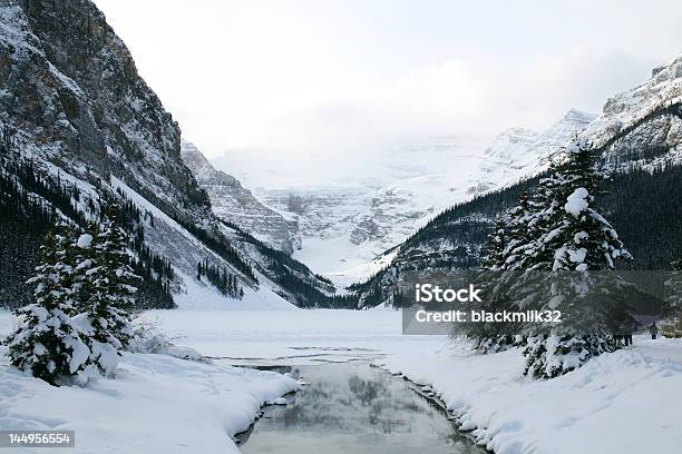 Lake Louise W Zimie - zdjęcia stockowe i więcej obrazów Banff - Banff, Bez ludzi, Fotografika