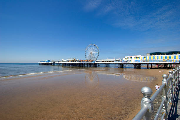 ルピア、ブラックプール - blackpool pier ストックフォトと画像