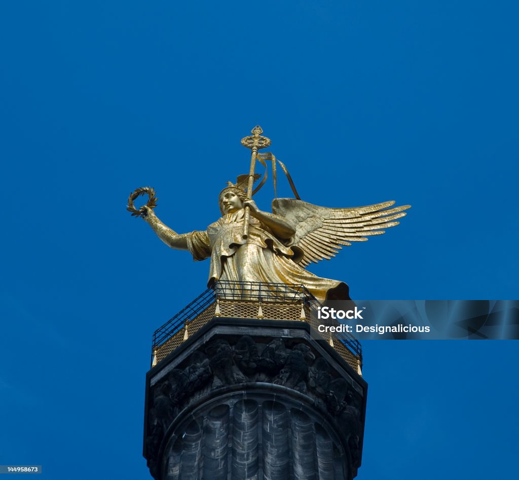 Викторианский Старый золотой statue of angel - Стоковые фото Ад роялти-фри