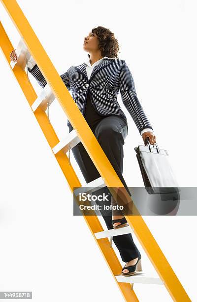 Foto de Empresária Escalada Escada e mais fotos de stock de Escalar - Escalar, Escada - Objeto manufaturado, A Escada do Sucesso