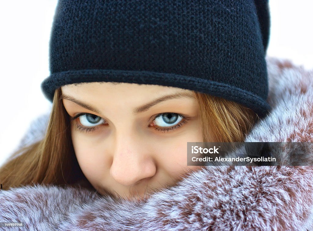 Ragazza inverno in pelliccia - Foto stock royalty-free di Abbigliamento casual