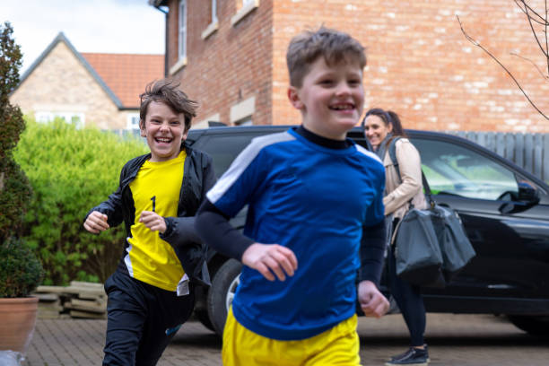 istock Running Into The House From The Car 1449604477