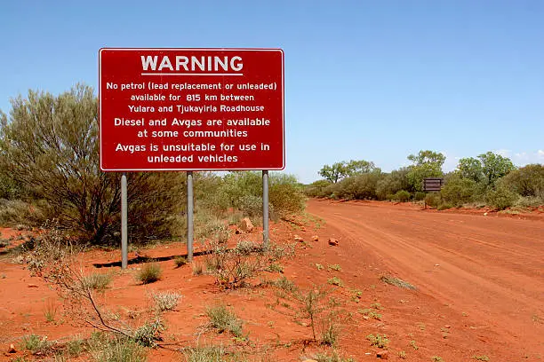 Way between Uluru and Kings canyon (Australia)