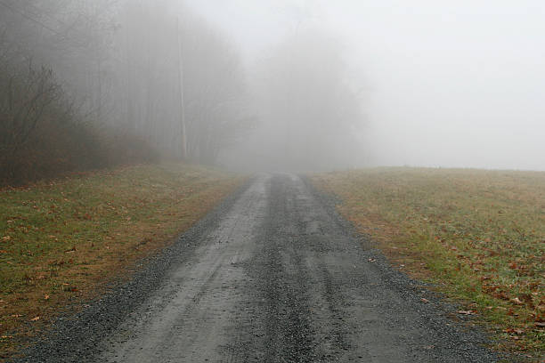 Solitude sol road menant à Brouillard - Photo
