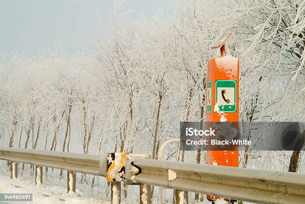 Teléfono De Emergencia Foto de stock y más banco de imágenes de Accidentes y desastres - Accidentes y desastres, Aire libre, Autopista