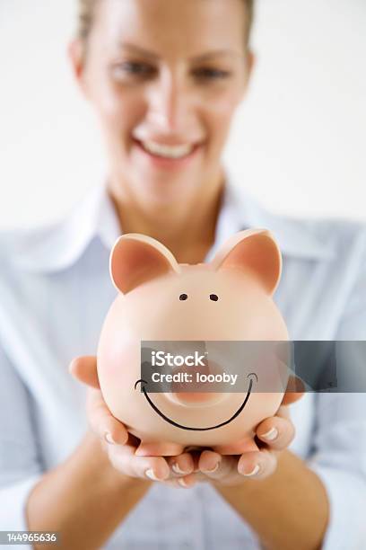 Donna E Piggybank - Fotografie stock e altre immagini di Adulto - Adulto, Affari, Allegro