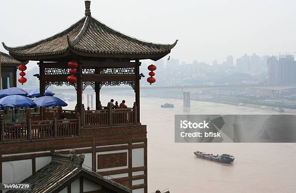 Chongqing Restauracji Z Widokiem Na Port - zdjęcia stockowe i więcej obrazów Pagoda - Pagoda, Azja, Azjaci