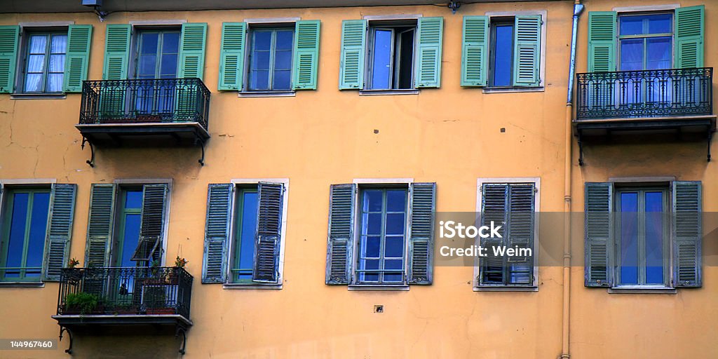 Fenêtres et balcons - Photo de Ameublement libre de droits