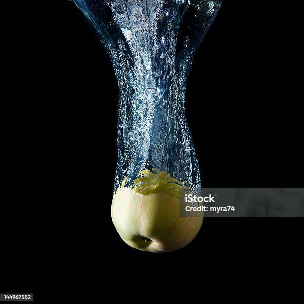 Apple Salpicaduras De Agua Foto de stock y más banco de imágenes de Actividad - Actividad, Agua, Alimento