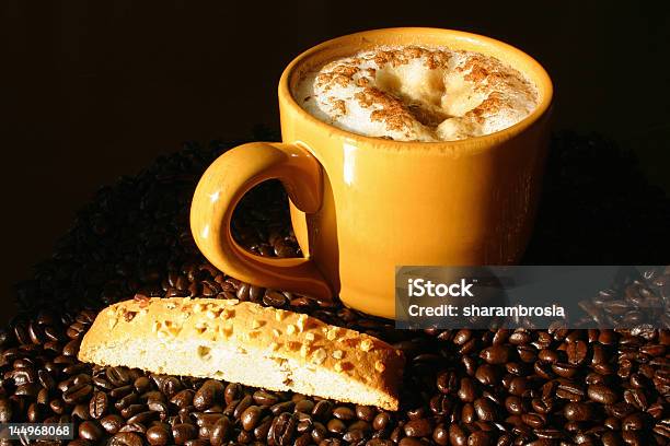 Mattina Cappuccino Snack - Fotografie stock e altre immagini di Arrosto - Cibo cotto - Arrosto - Cibo cotto, Bevanda spumosa, Bibita