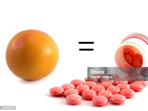 Foto de Laranja E Vitaminas e mais fotos de stock de Alimentação Saudável - Alimentação Saudável, Bem-estar, Branco