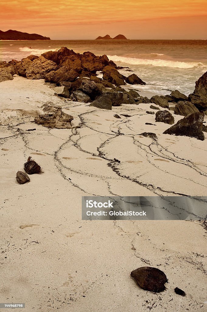 Тропический Пляж на закате - Стоковые фото Береговая линия роялти-фри
