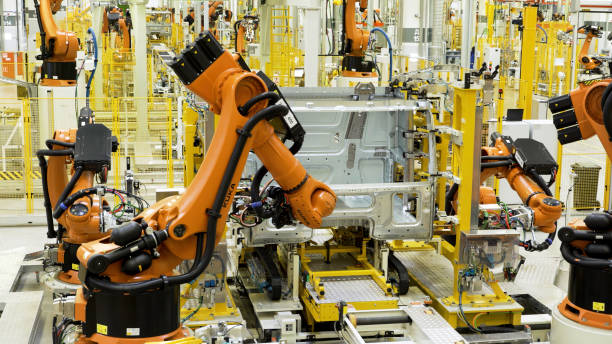 japan - tokyo, 12.10.2021: robots assembling car parts at the museum of industry and technology. scene. robotics arms during work process. - 工業音樂 個照片及圖片檔