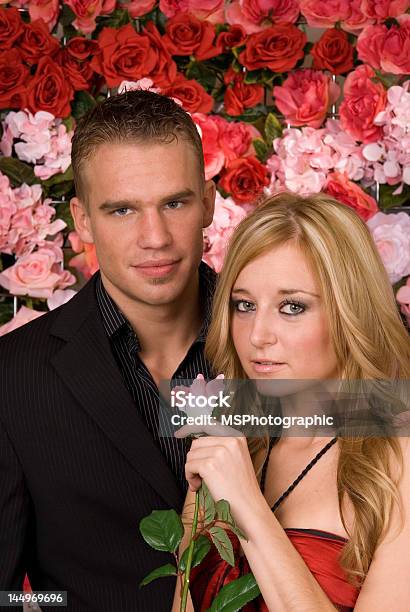 Young Love Foto de stock y más banco de imágenes de Adulto - Adulto, Adulto joven, Amor - Sentimiento