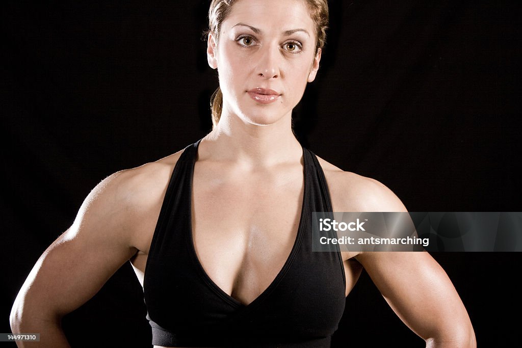 Bodybuilder femmina - Foto stock royalty-free di Abbronzatura