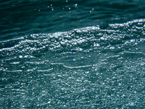 925440650 istock burbujas de agua en la superficie del mar 1449732139