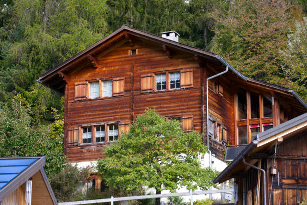 Scenic view of beautiful wooden chalet at Swiss mountain village Versam, Canton Graubünden, on a blue cloudy autumn day. Photo taken September 26th, 2022, Versam, Switzerland.