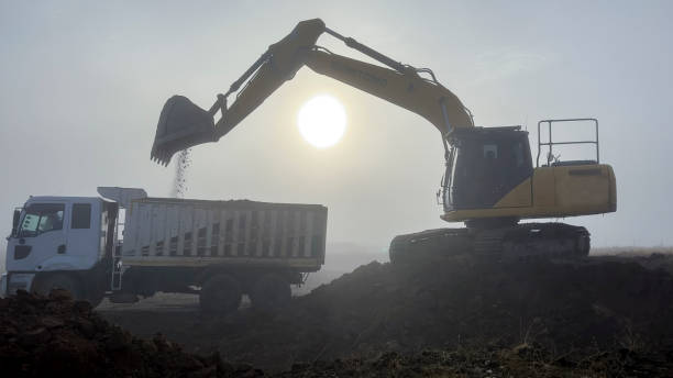 istock Soil loading and working moment of the large -tracked construction machine on the truck 1449782977
