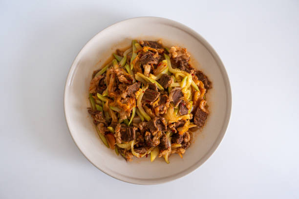 comida china: carne de res y verduras - beef rice orange stir fried fotografías e imágenes de stock